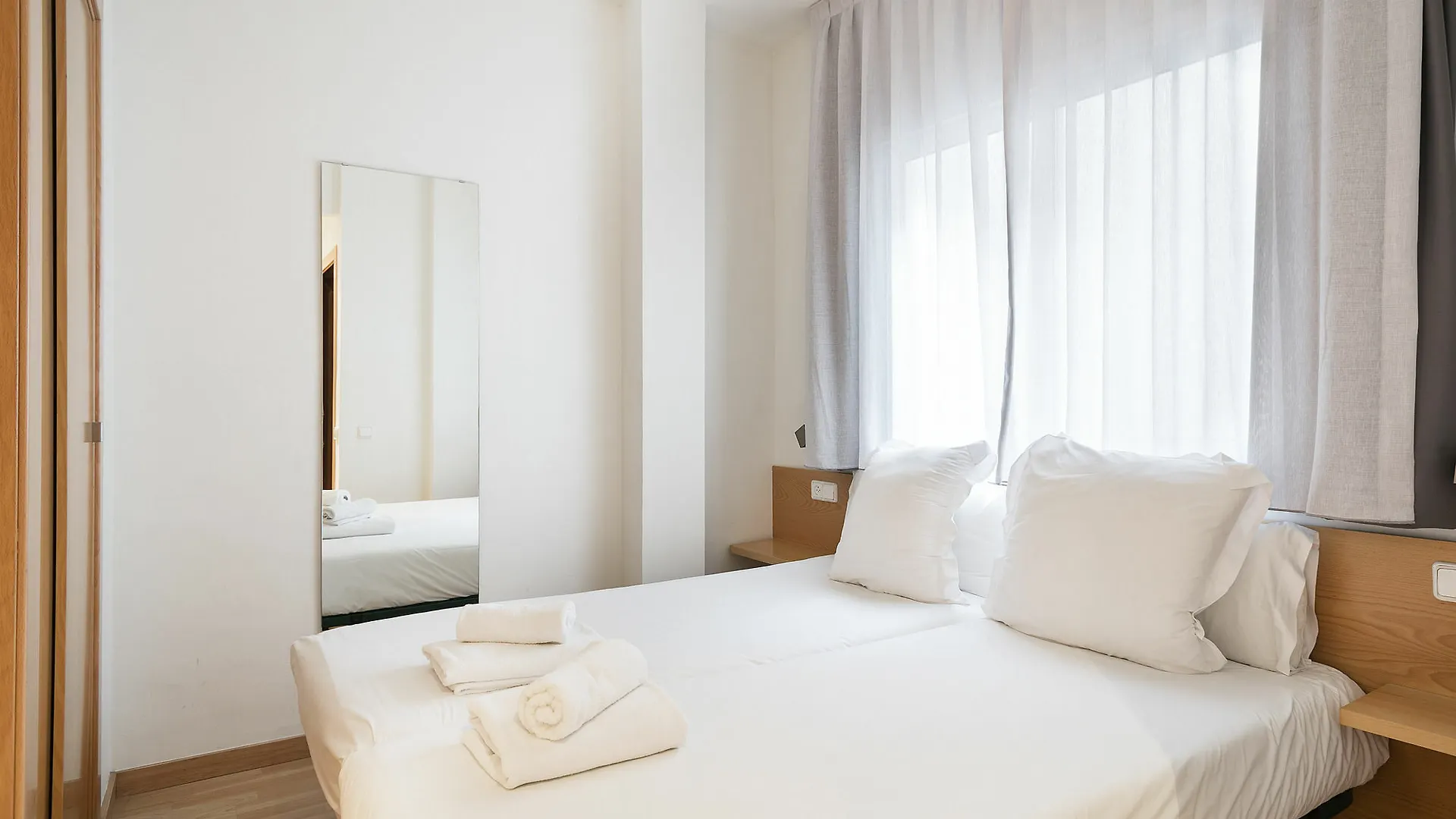 Apartment Apartamentos Laforja Barcelona Spanien